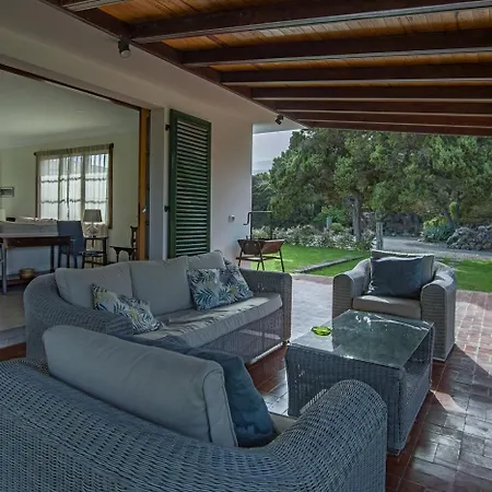 Sabinas - El Guincho, Villa