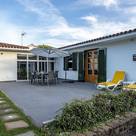 Sabinas - El Guincho, Villa