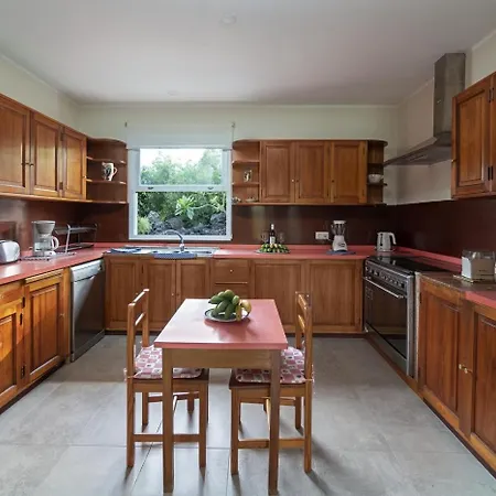 Sabinas - El Guincho, Villa *